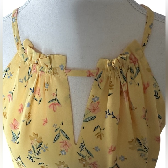 RW & Co Top, soft yellow floral, flowy, lined, cottage core, size M - Picture 3 of 9